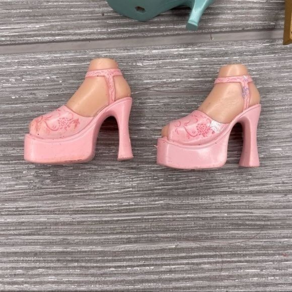 3 vintage pair of bratz shoes / feet replacement part for a bratz doll - Picture 2 of 4